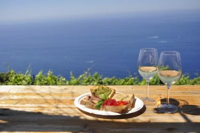 Thumbnail Cata en la Cantina Capellini, descubriendo los secretos vinícolas de Cinque Terre