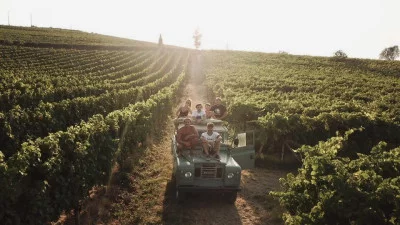 Thumbnail Cata de vinos y visita a un viñedo Land Rover en Oddone Prati