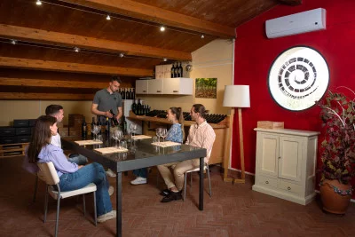 Thumbnail Un viaje por la Maremma: Cata de vinos en Poggio Argentiera