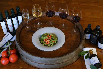 Thumbnail Wein-, Öl- und Balsamico-Essig-Verkostung mit Mittagessen im La Marronaia