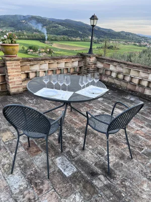 Thumbnail for Dégustation de vins associés à des mets locaux avec le vigneron à la cave Rossi Daniele, dans le cœur vert de Torgiano