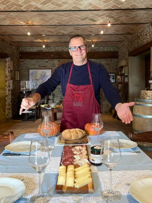 Thumbnail Weinprobe &amp; lokale Köstlichkeiten auf dem Weingut Aldo Marenco in Langhe