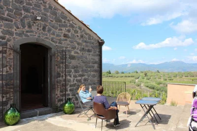 Thumbnail Cata de vinos en el viñedo de Tenute Moganazzi, cerca del Etna