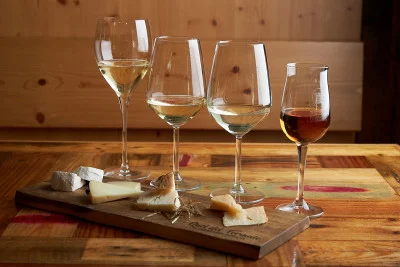 Thumbnail Visita guiada y cata de quesos maridados con vino en la Quesería Perenzin