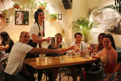 Thumbnail Tour Atene di notte: Tour dei racconti della città, del cibo locale e degli alcolici