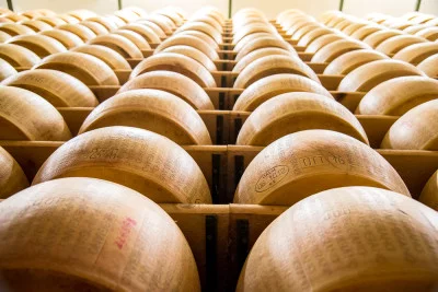 Thumbnail Vin, Culatello et Parmigiano Reggiano : Visite privée d'une journée à Parme, transport inclus