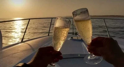 Thumbnail Excursion en bateau au coucher du soleil et dégustation de vin mousseux à Palerme
