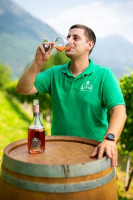 Thumbnail Escapade dans les vignobles : Dégustation de vin rosé à la cave Edoardo Patrone