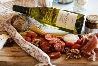 Thumbnail for Le Casse-croûte vigneron: Visite et dégustation de vin avec des délices locaux au Domaine des Conquêtes