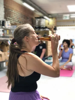 Thumbnail Beer Yoga al Tipsy Tribe di Bruxelles