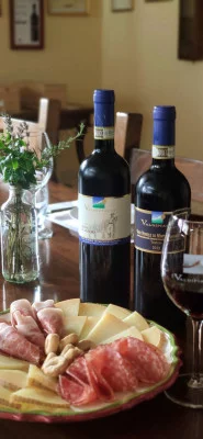 Thumbnail Die Aromen der Toskana: Weinprobe und Essen auf der Tenuta Valdipiatta in Montepulciano