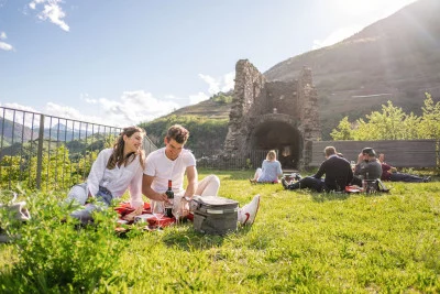 Thumbnail Picknick in den Weinbergen von Barone al Castello in Trentino-Südtirol