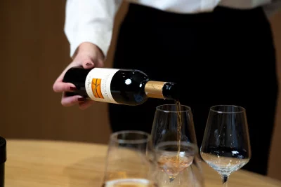 Thumbnail Schätze in der Halle der Zeit, Weintour und Weinprobe bei Vini Contini auf Sardinien
